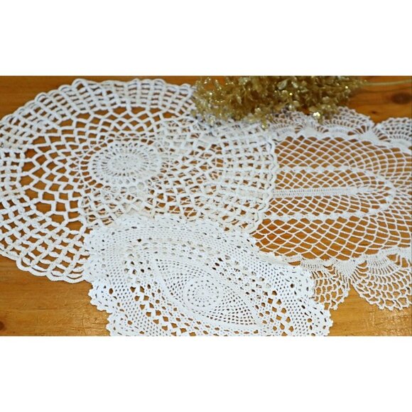 3 Doilies Doily Crocheted Doily White  Vintage Doilies  V19 - Picture 1 of 4